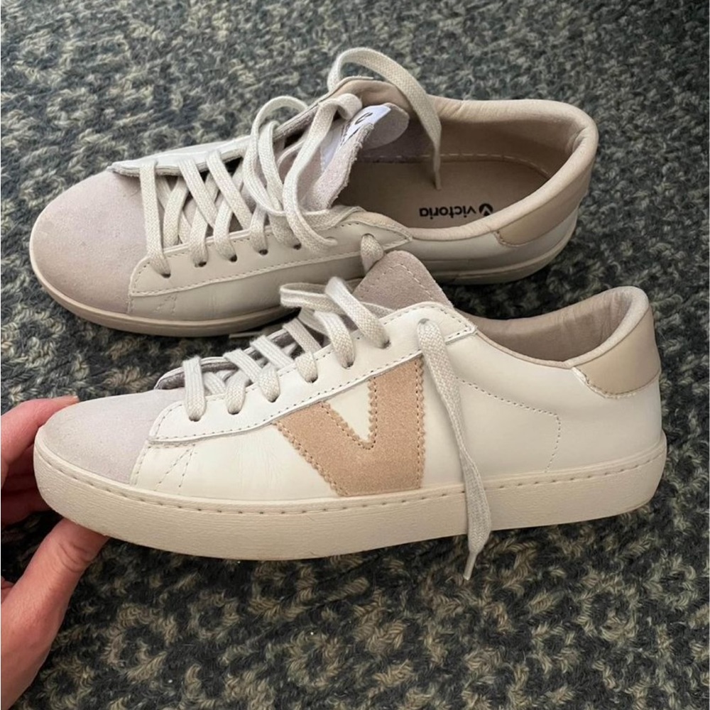 Victoria sneakers size 7.5/EU 38